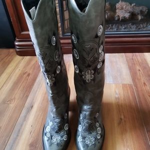 Grey Cow Girl boots with white floral embroidery.